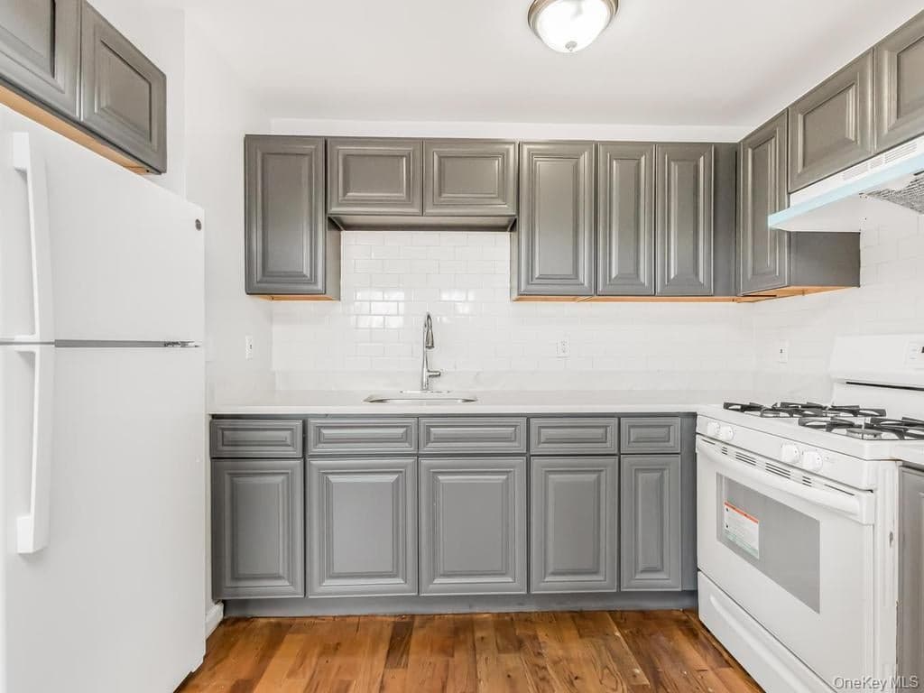 3545-3547 Carlisle Place thumbnail 4