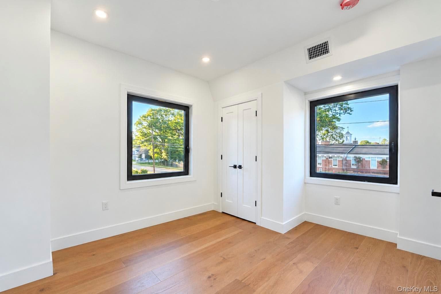 460 Jefferson Street thumbnail 17