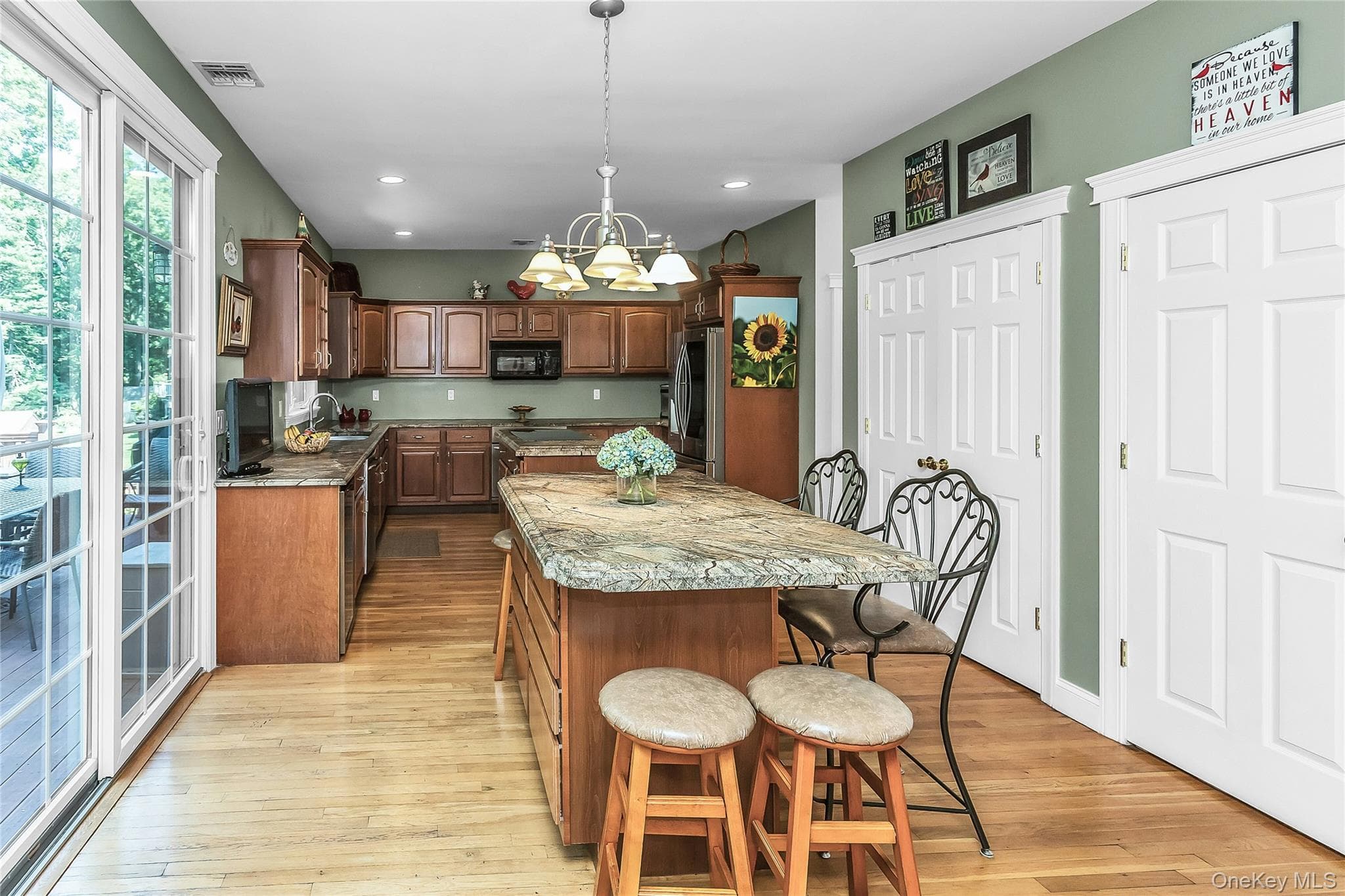 1025 Seawood Drive thumbnail 9