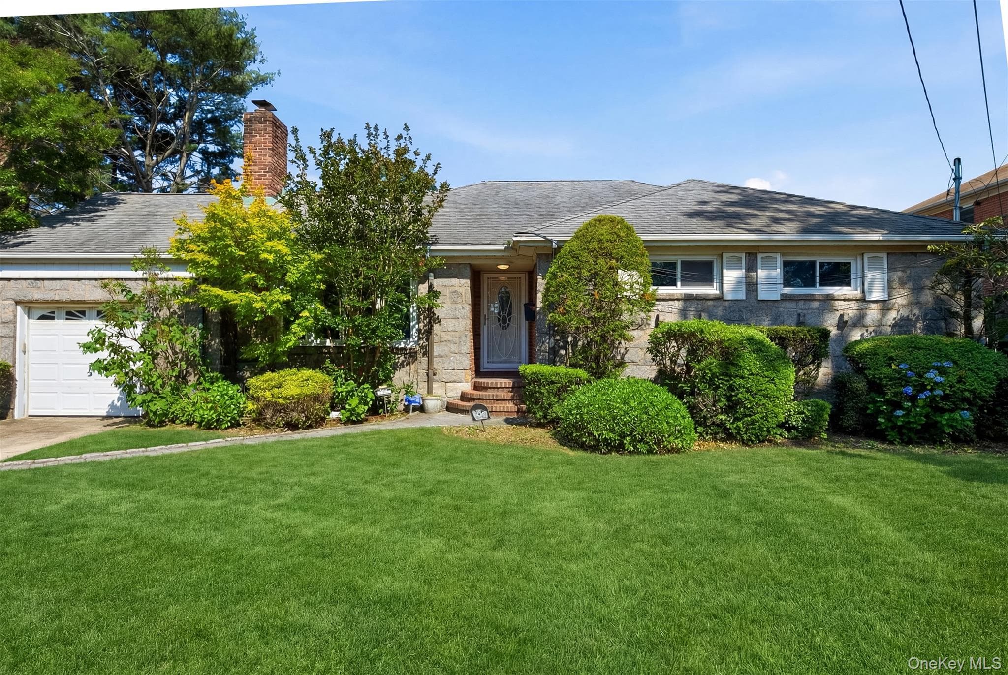 169 Landau Avenue, Floral Park