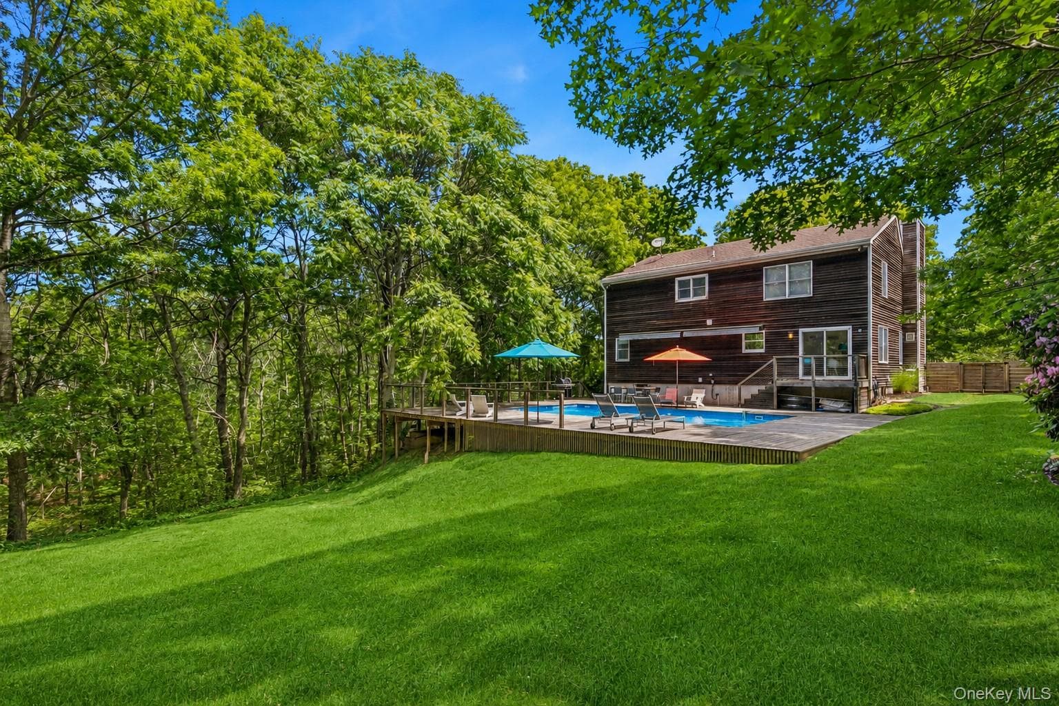 17 Squires Boulevard thumbnail 3