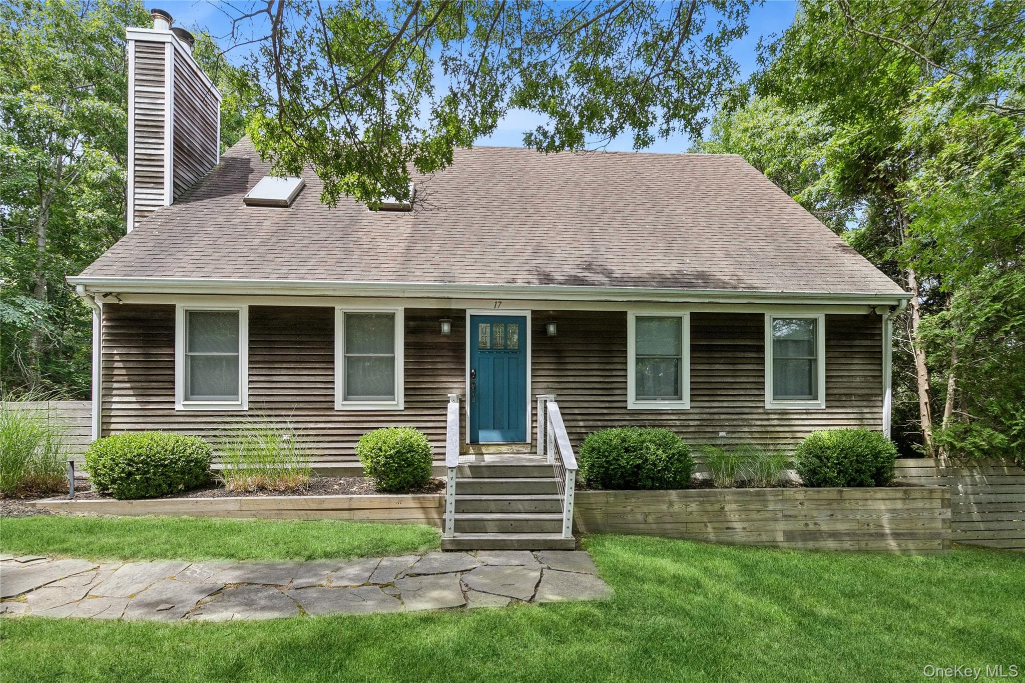 17 Squires Boulevard photo 1