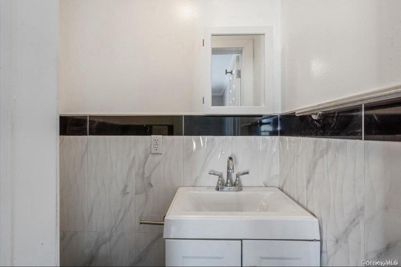 14716 Linden Boulevard thumbnail 24