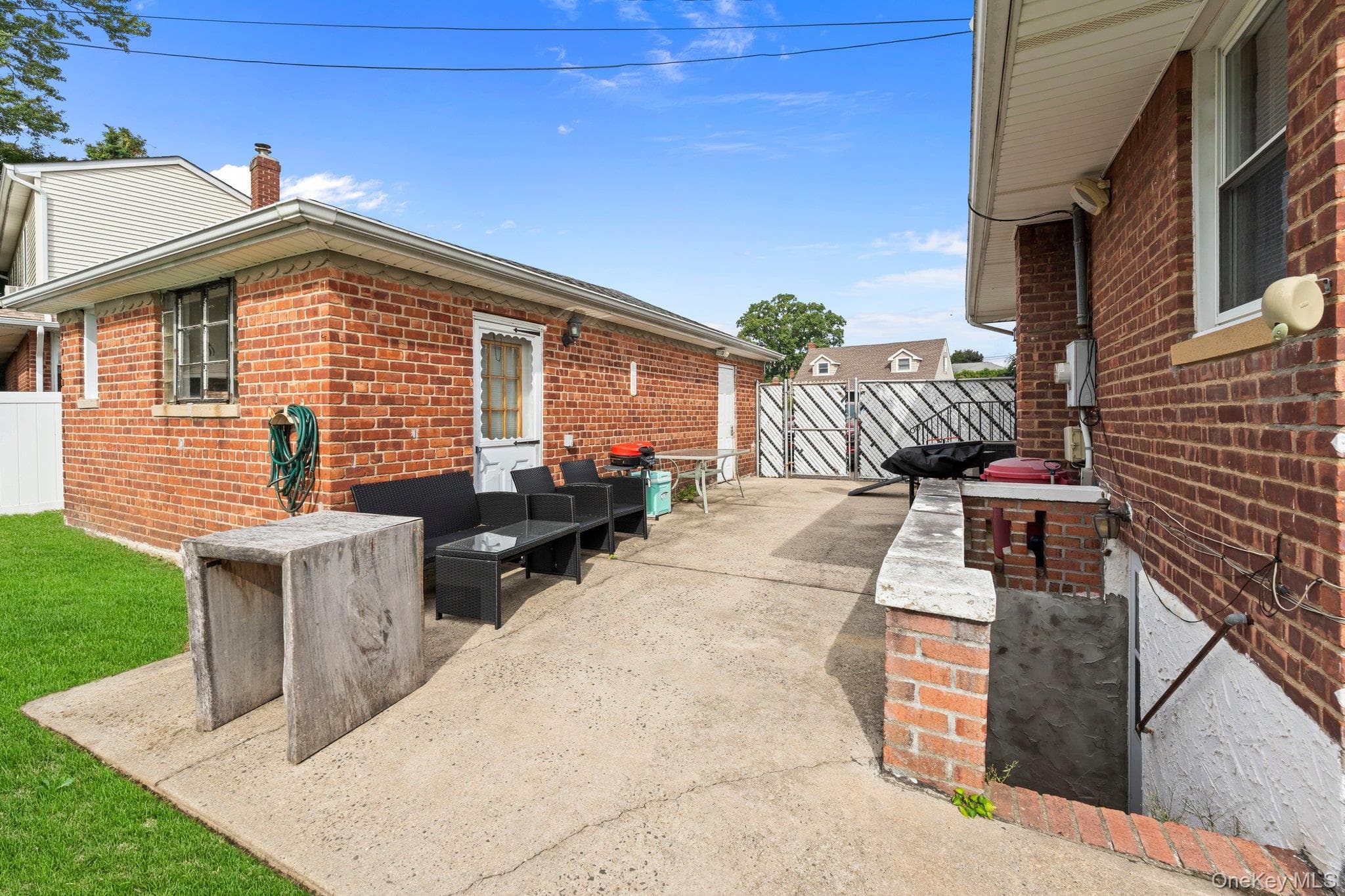 3866 Drake Street thumbnail 3