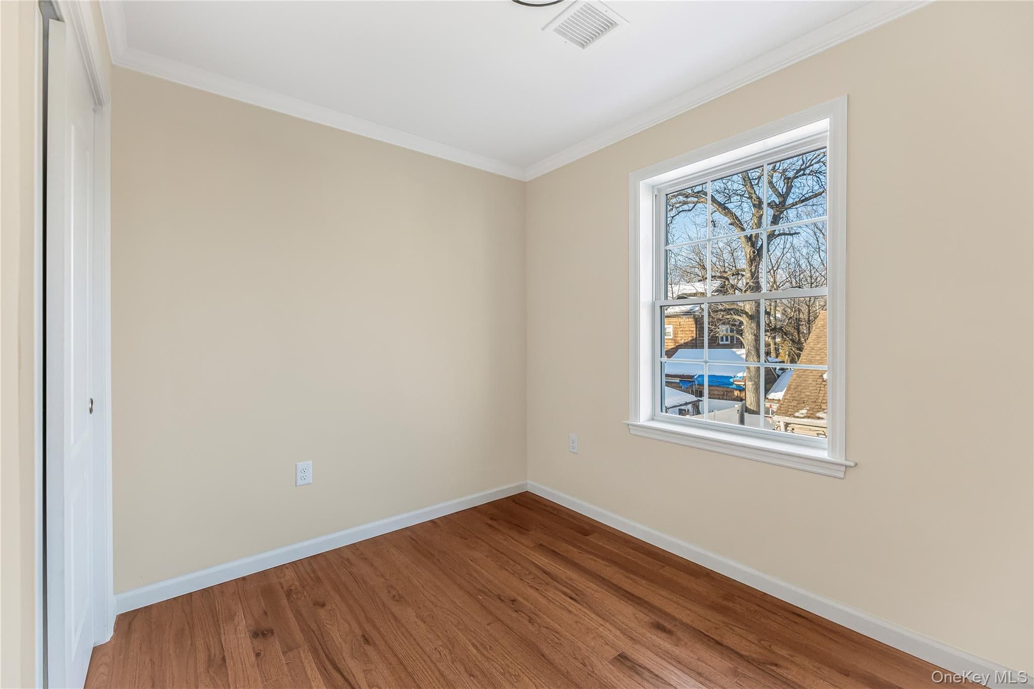 316 E 4th Street thumbnail 18