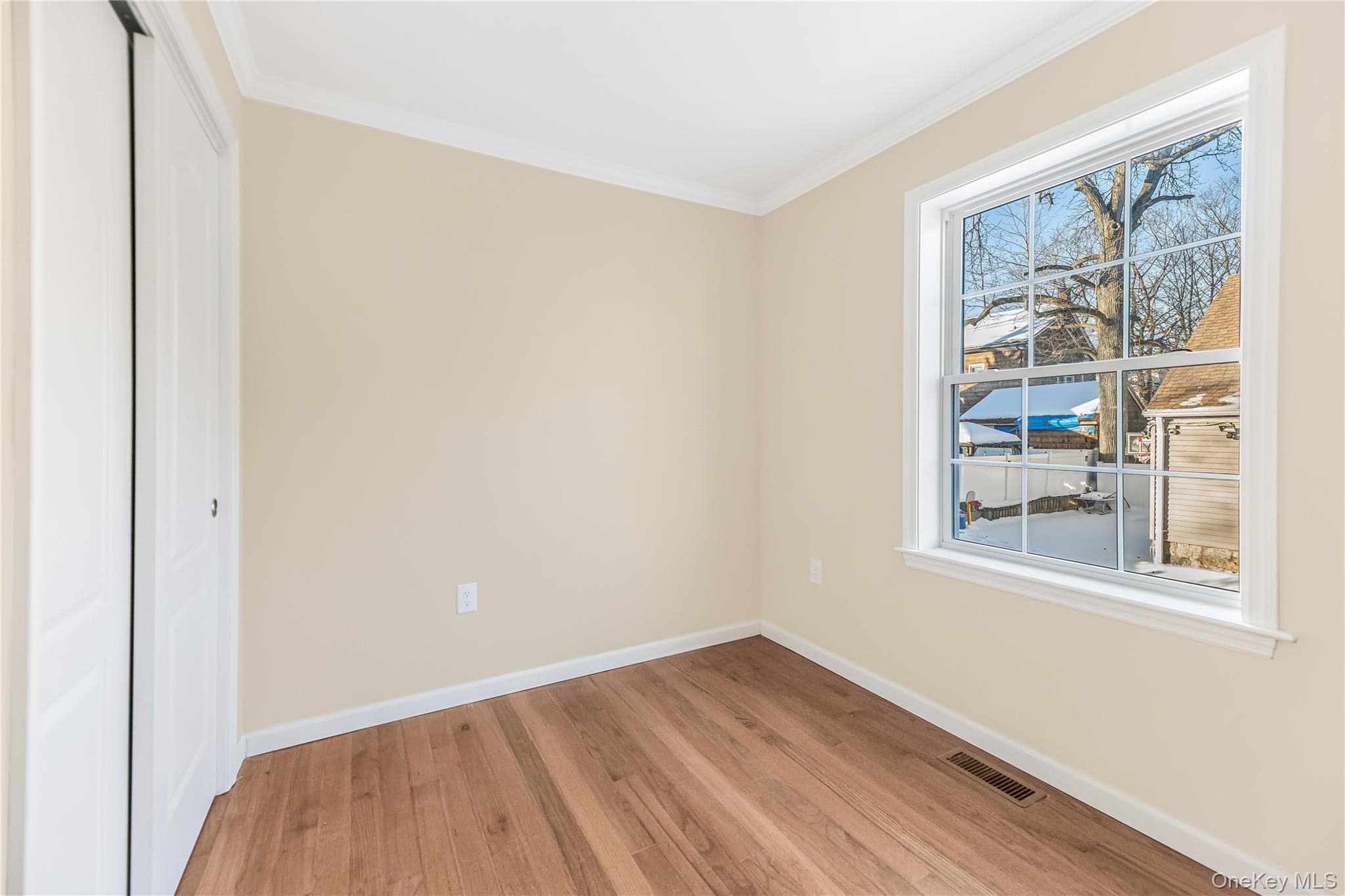 316 E 4th Street thumbnail 20