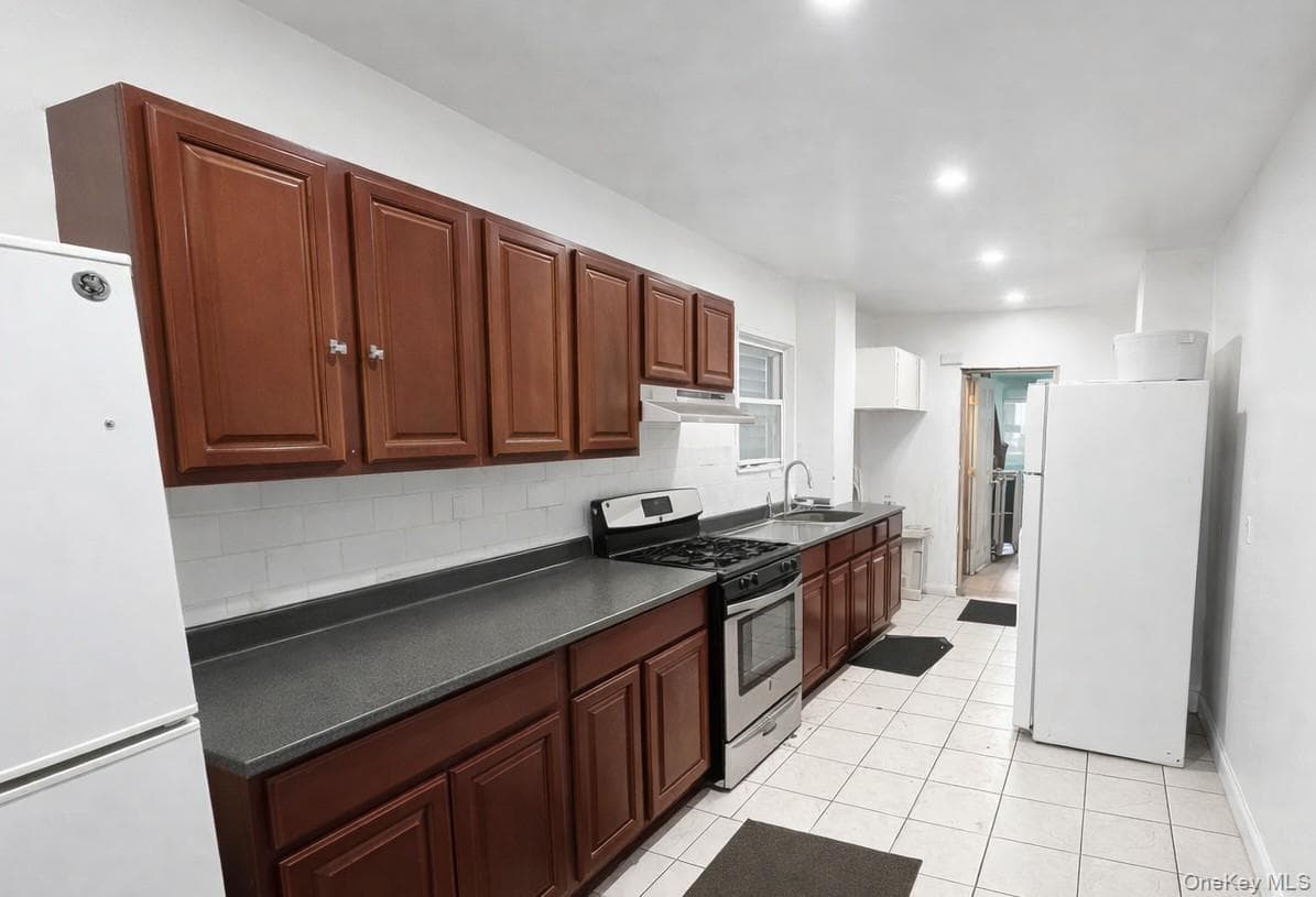 1542 Saint Lawrence Avenue thumbnail 10