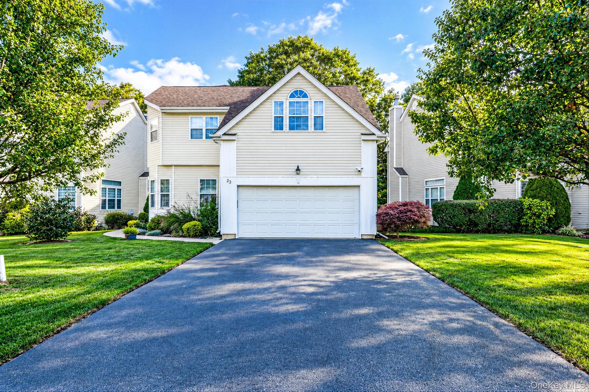23 Sunflower Ridge Road, South Setauket