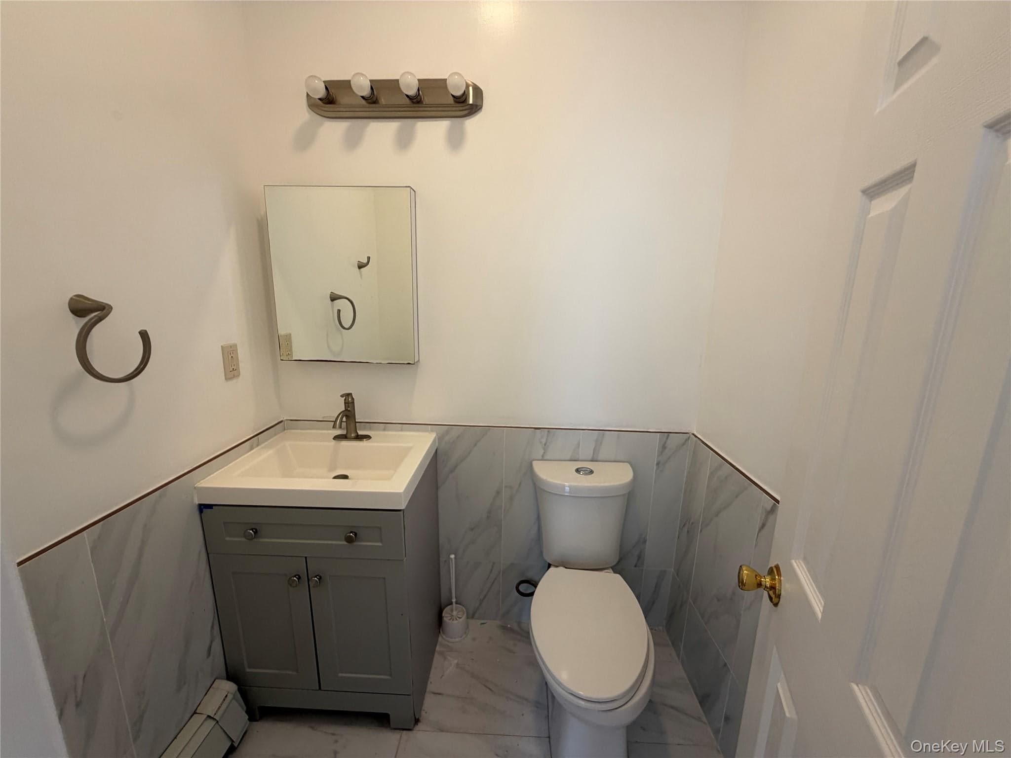 2356 Waterbury Avenue thumbnail 20