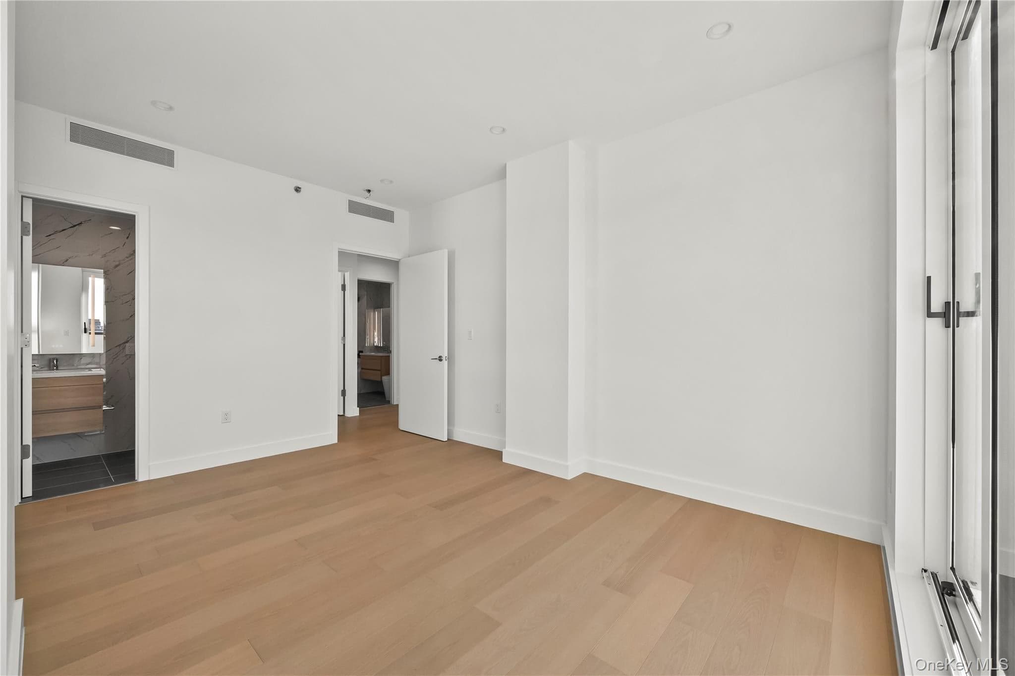 150-02 Northern Boulevard Unit: 6F thumbnail 12