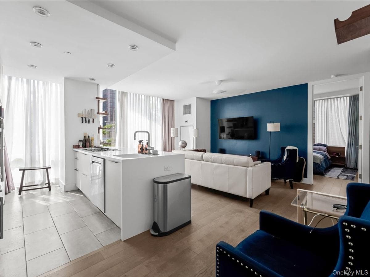 519 Borden Avenue Unit: 1H thumbnail 9