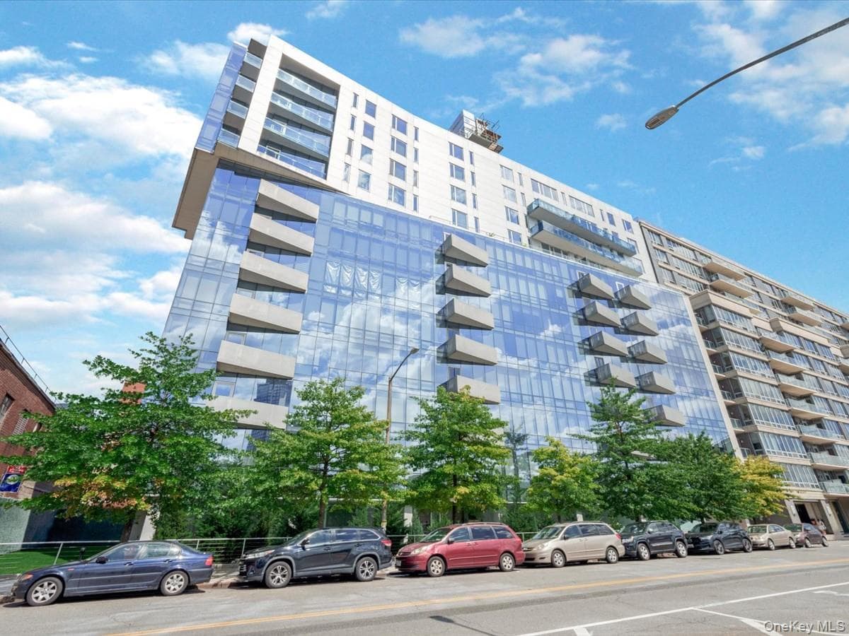 519 Borden Avenue Unit: 1H photo 1