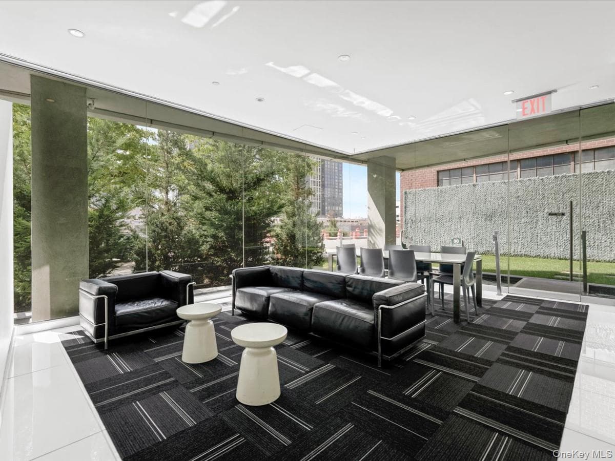 519 Borden Avenue Unit: 1H thumbnail 4