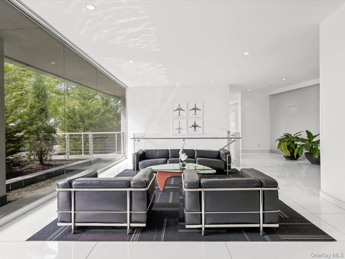 519 Borden Avenue Unit: 1H thumbnail 3