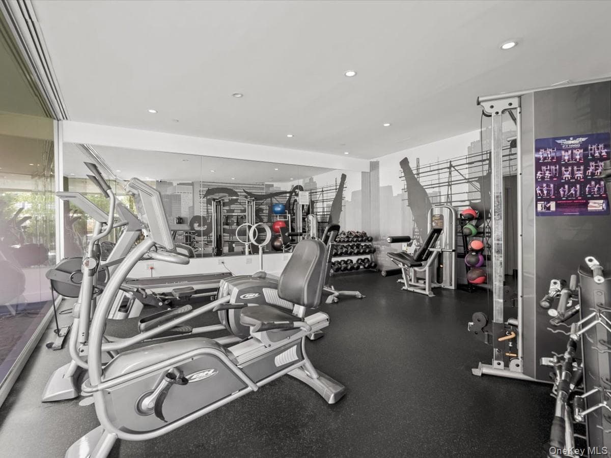 519 Borden Avenue Unit: 1H thumbnail 6