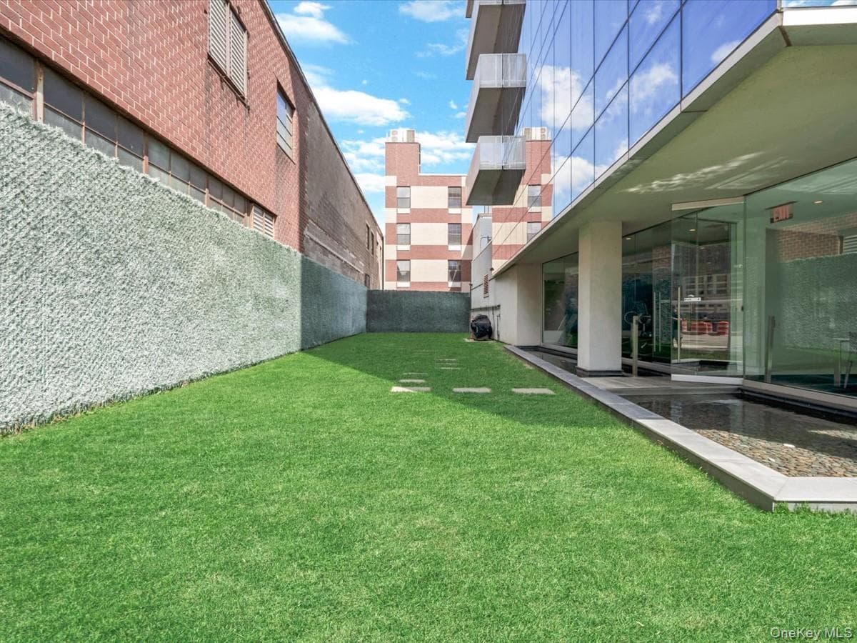 519 Borden Avenue Unit: 1H thumbnail 7
