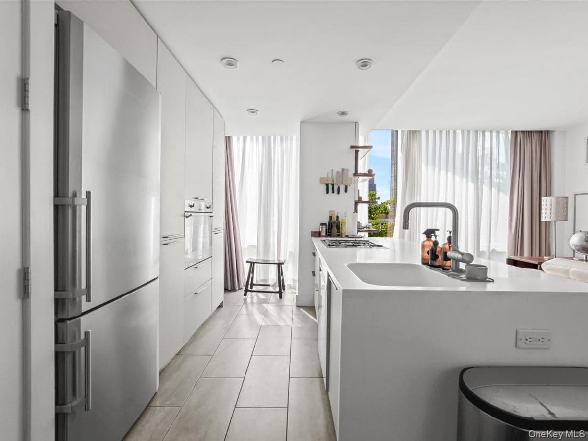 519 Borden Avenue Unit: 1H thumbnail 10