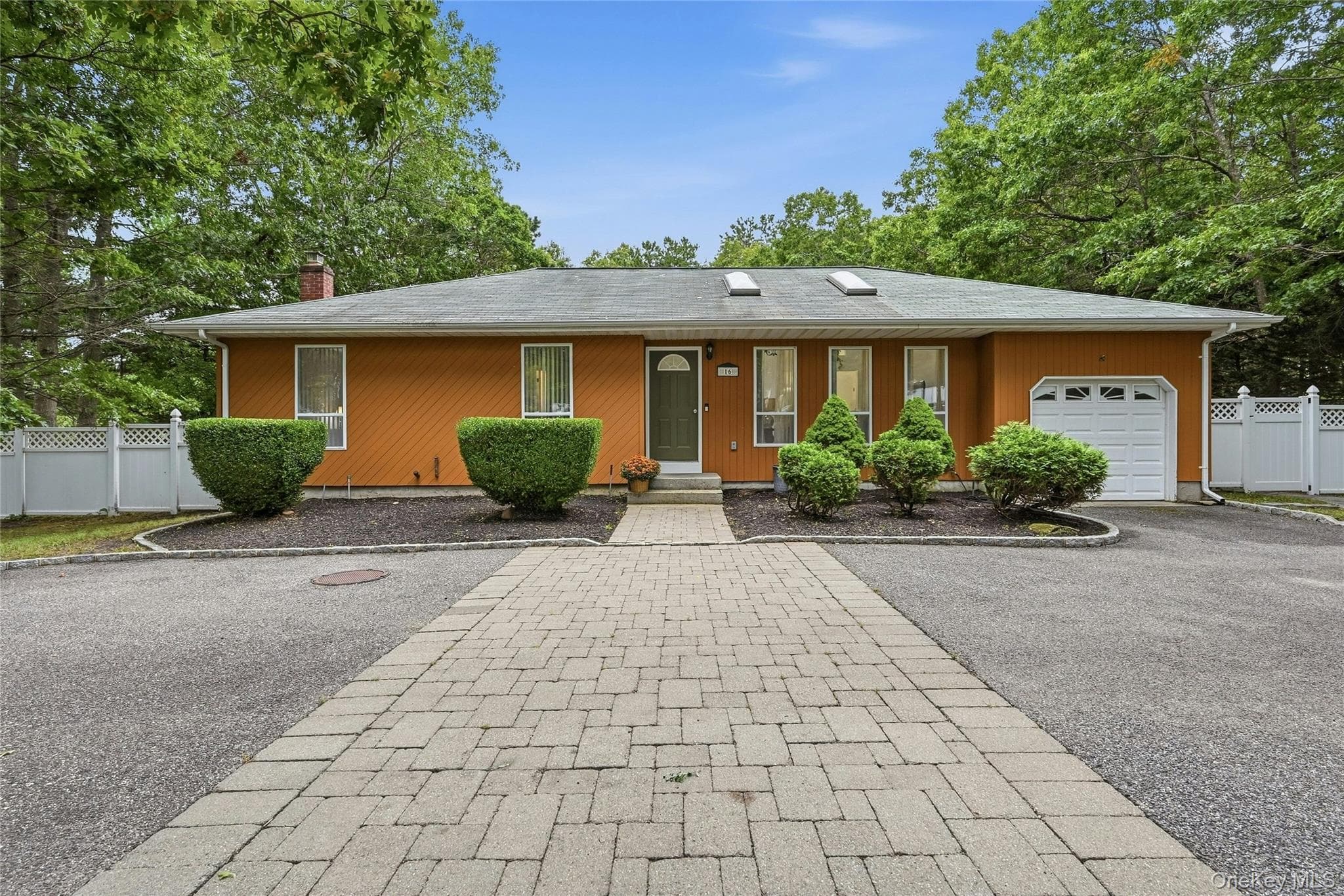 16 Georgann Road, Manorville