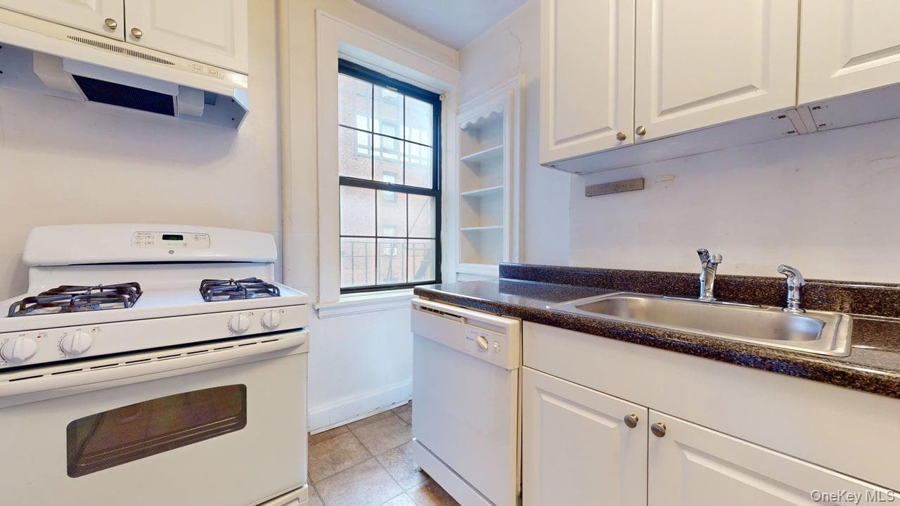 68-30 Burns Street Unit: C2 thumbnail 8