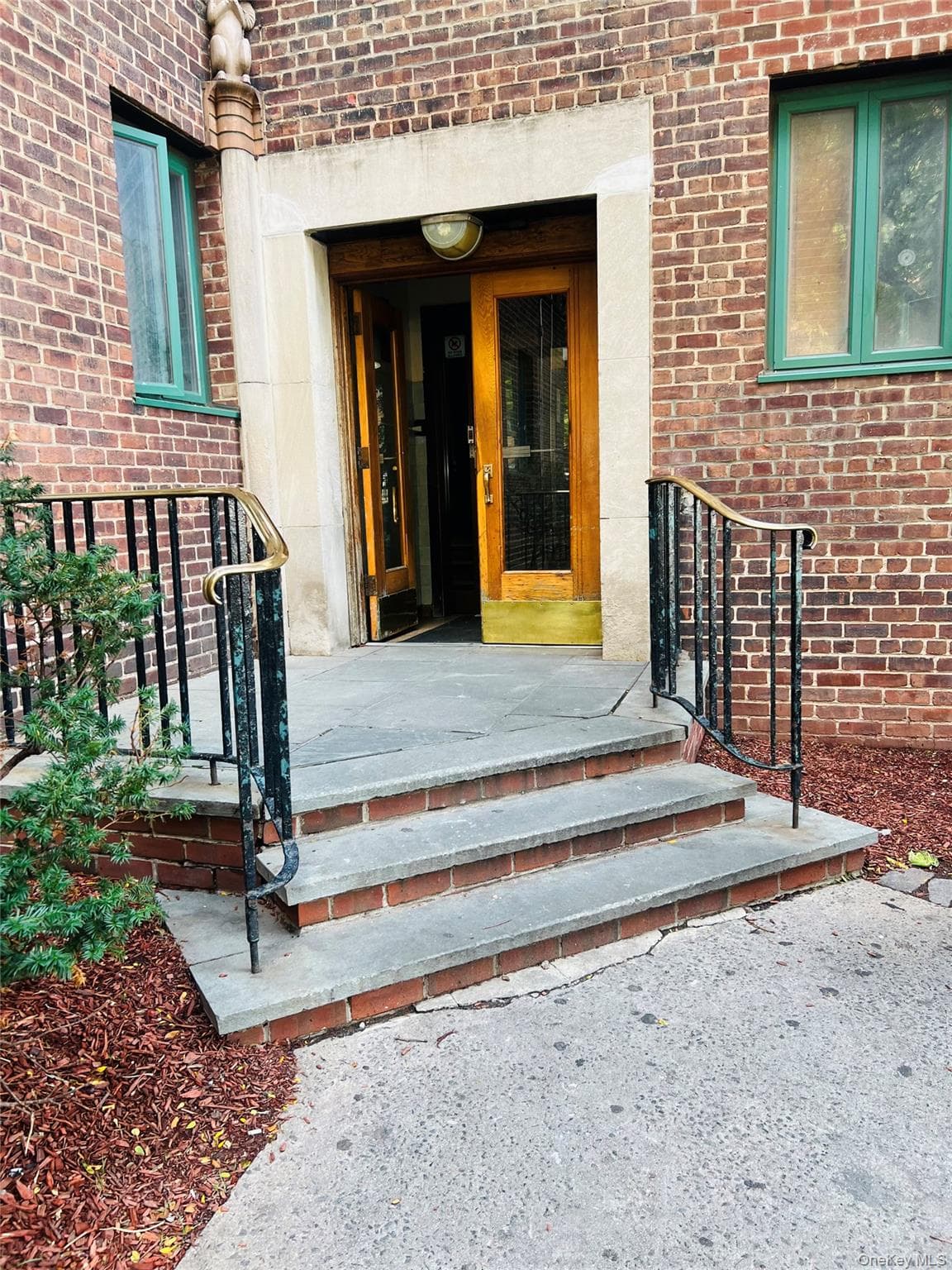 1595 Unionport Road Unit: 11A thumbnail 2