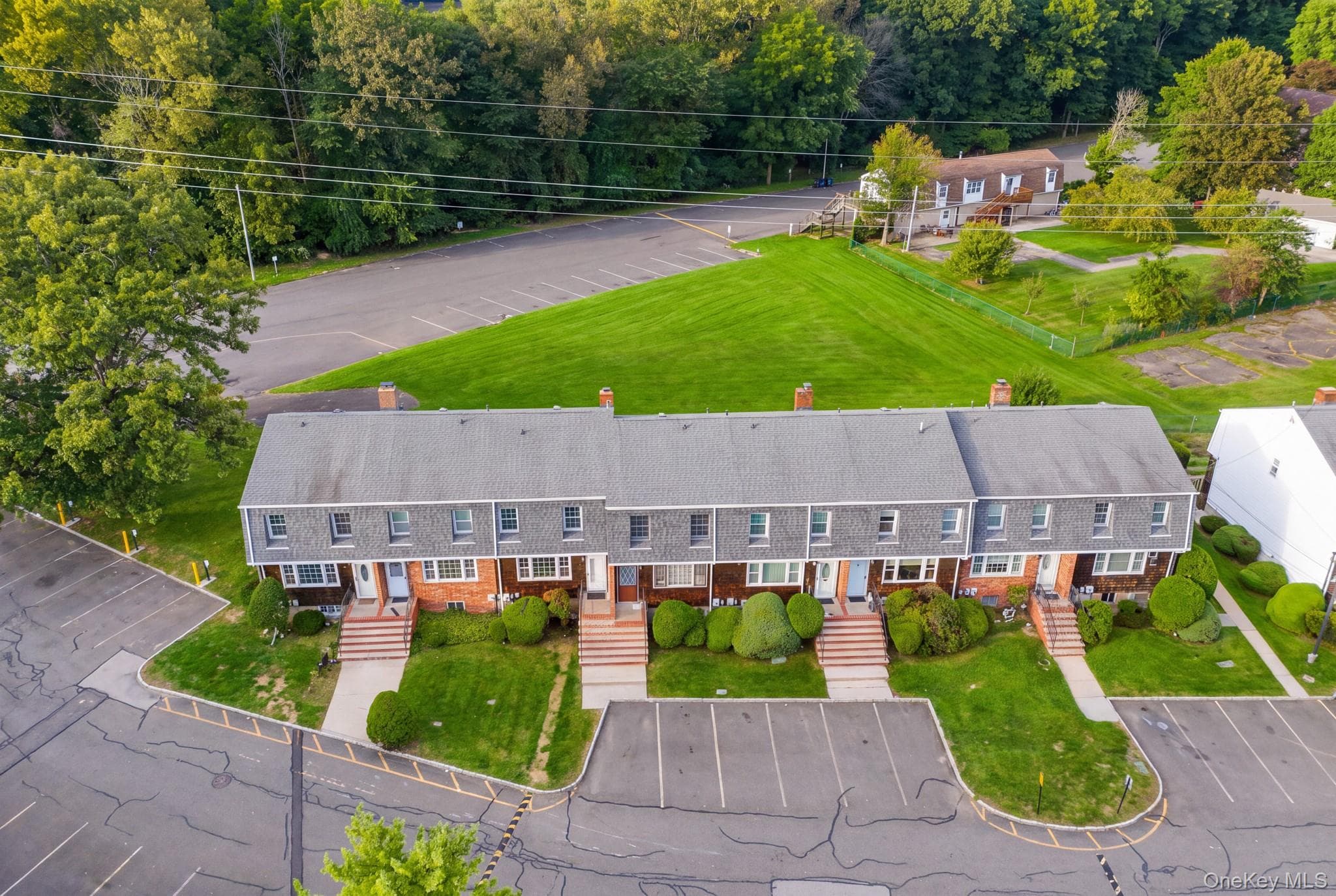 42 Gladys Drive thumbnail 23