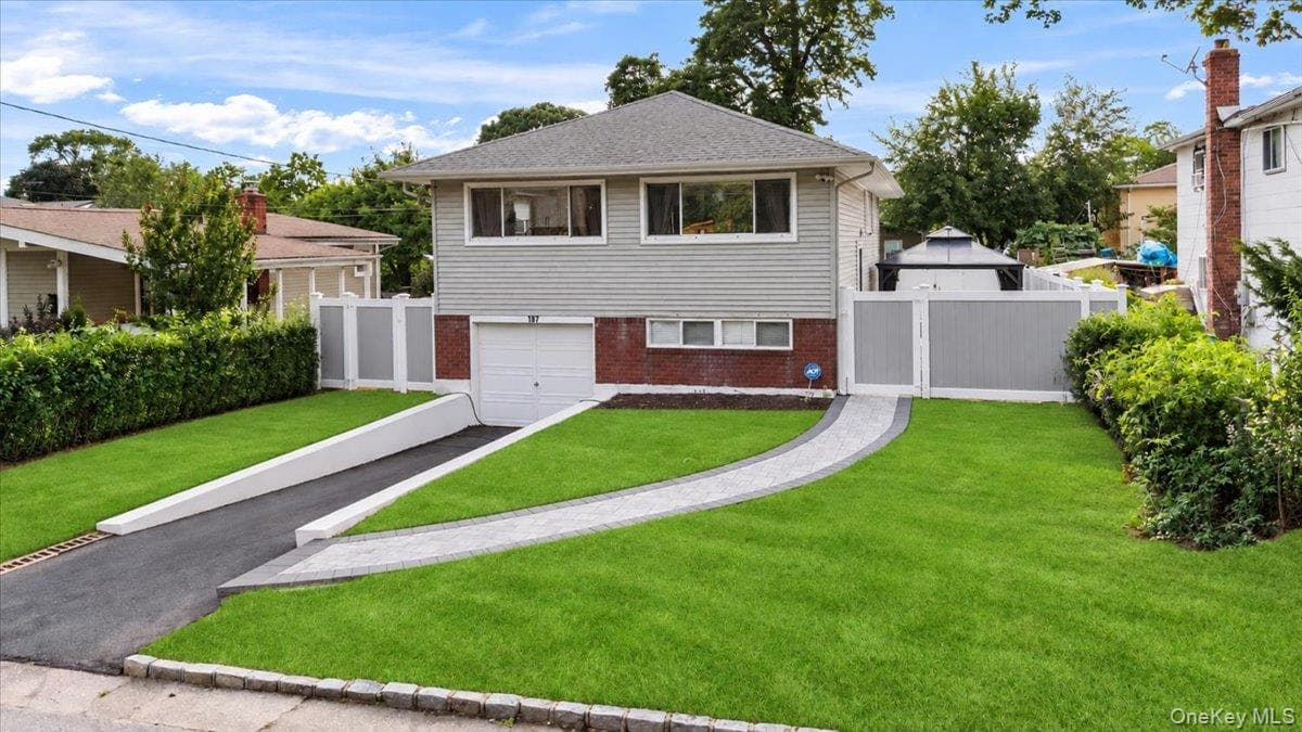 187 Catherine Street photo 1