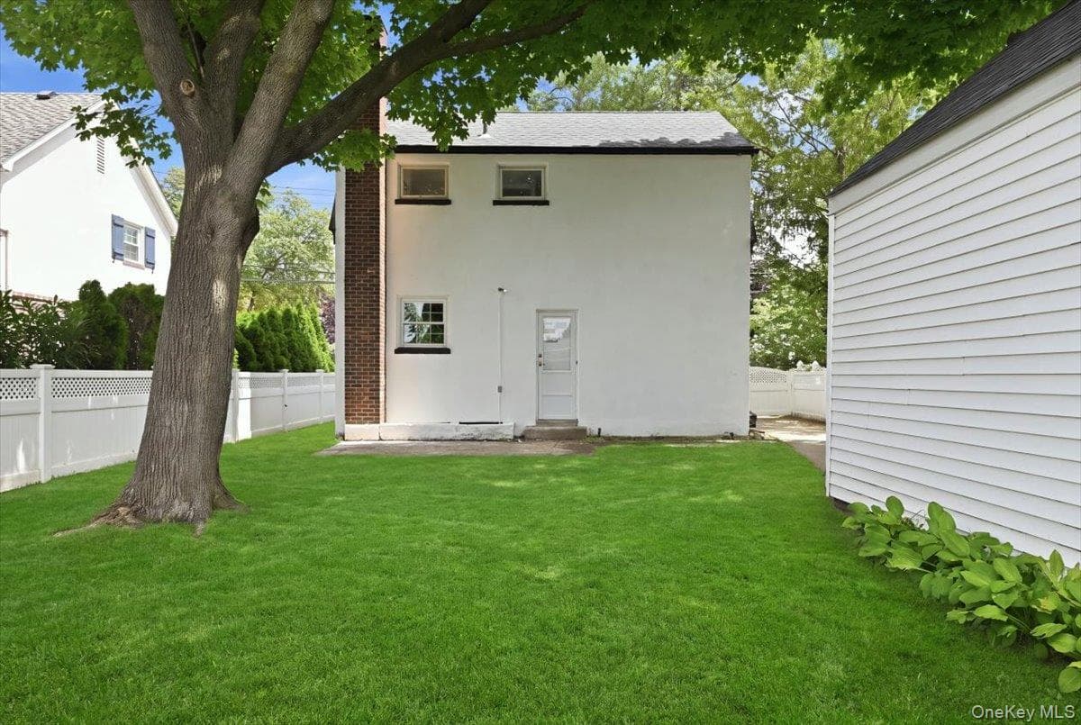 415 Leonard Boulevard thumbnail 28