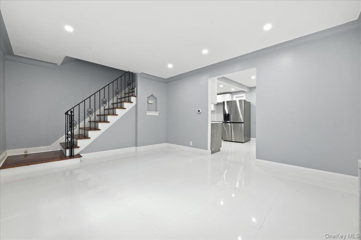 415 Leonard Boulevard thumbnail 6