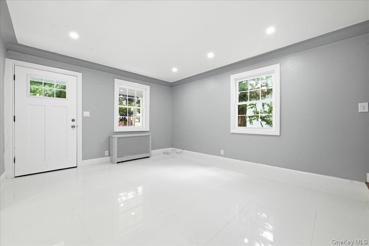 415 Leonard Boulevard thumbnail 7