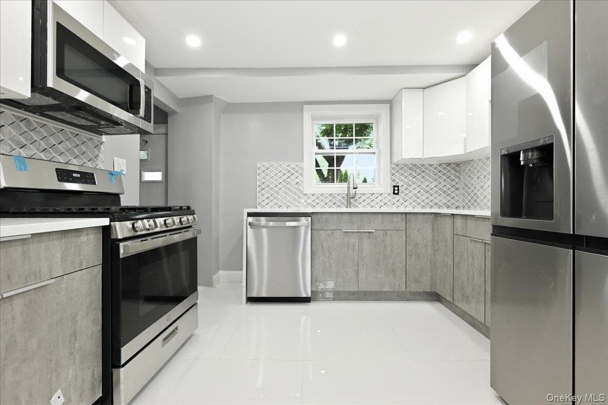 415 Leonard Boulevard thumbnail 10