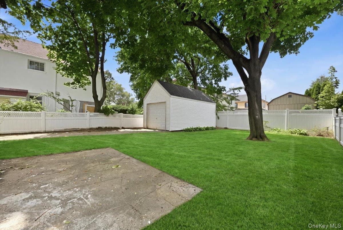 415 Leonard Boulevard thumbnail 25