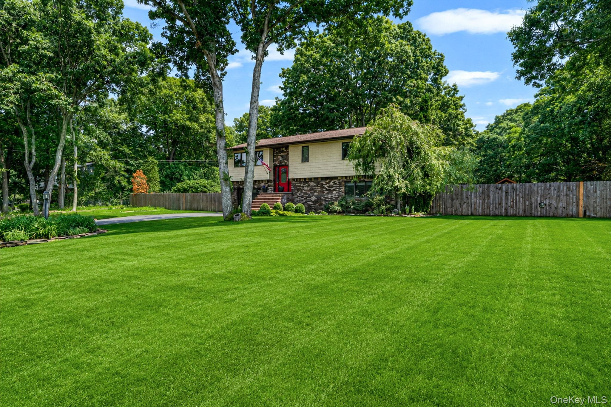 411 Robinson Avenue thumbnail 3