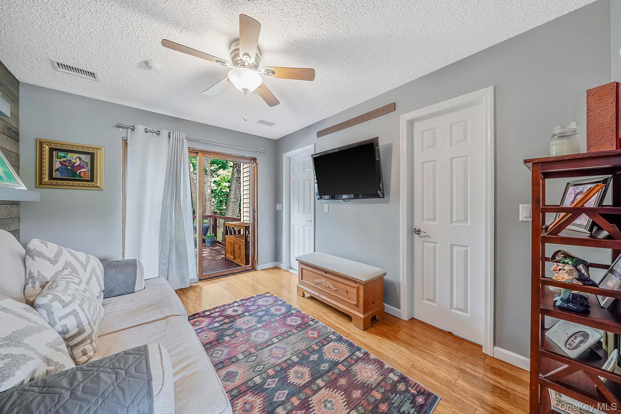 411 Robinson Avenue thumbnail 22