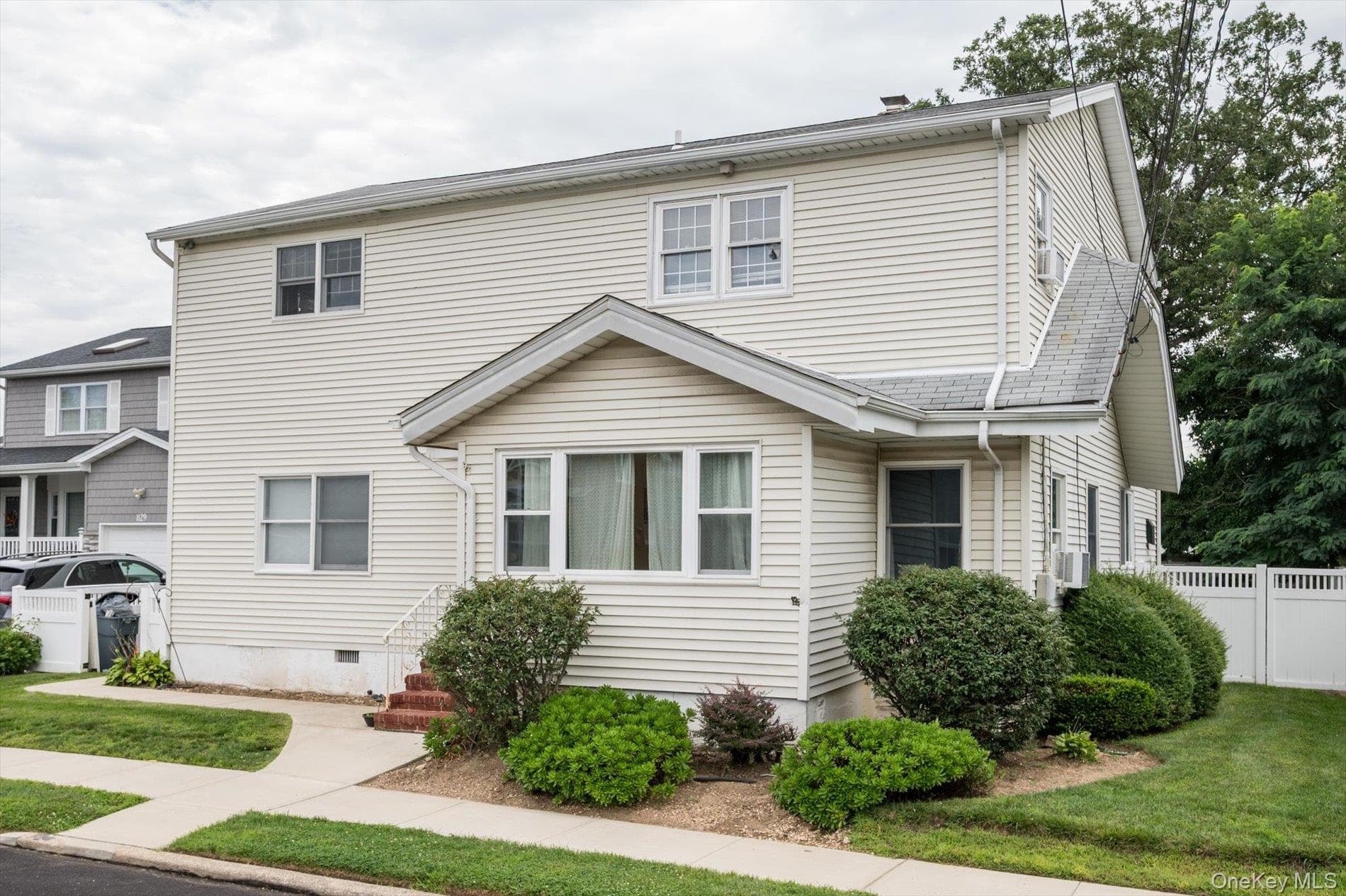 1135 Ruth Place thumbnail 2