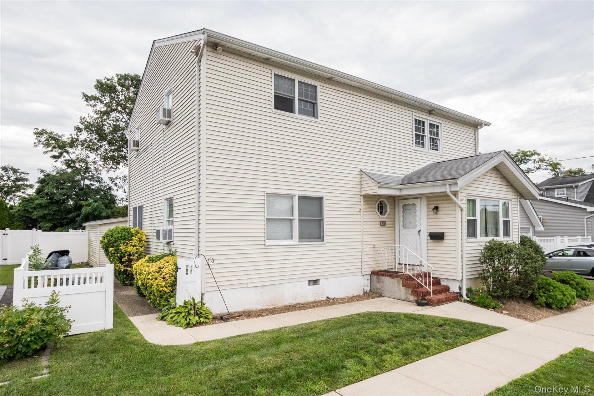 1135 Ruth Place thumbnail 3