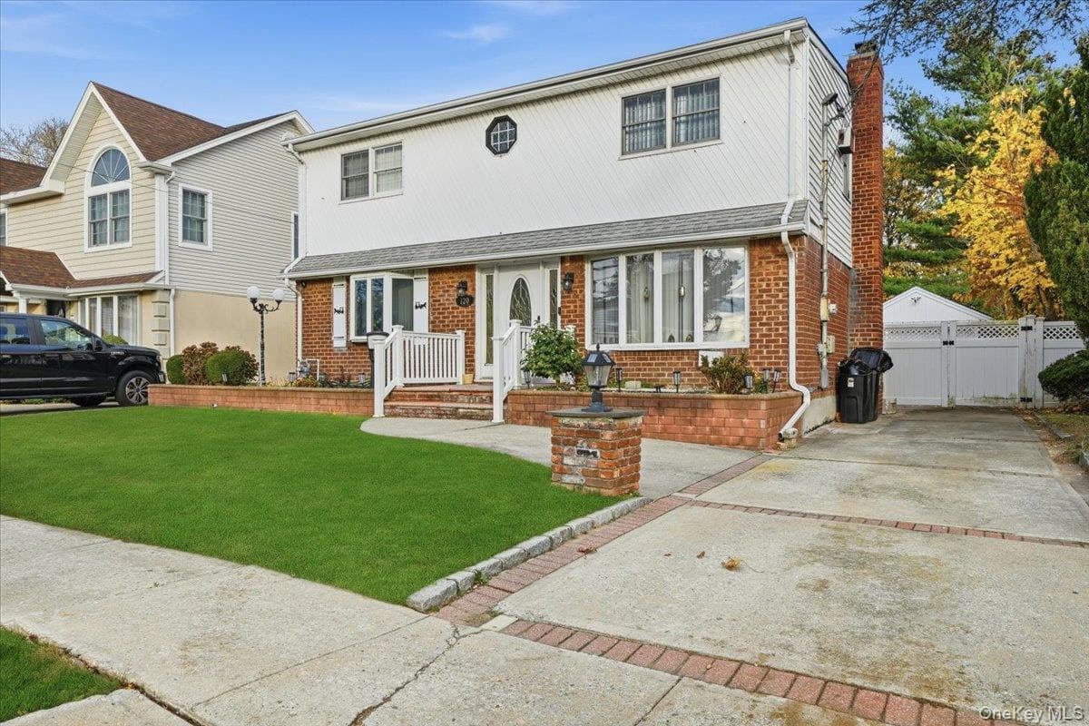120 Bruce Terrace thumbnail 3