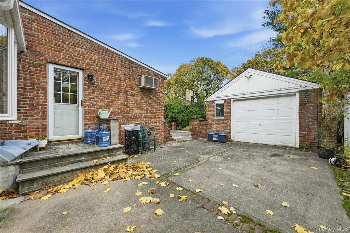 120 Bruce Terrace thumbnail 28