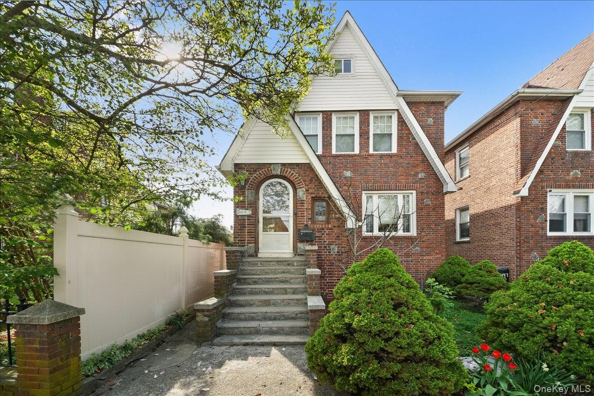 2445 Yates Avenue photo 1