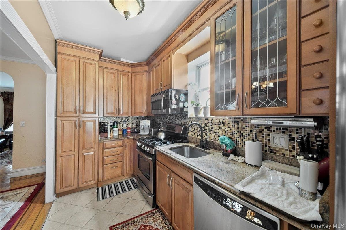 2445 Yates Avenue thumbnail 3