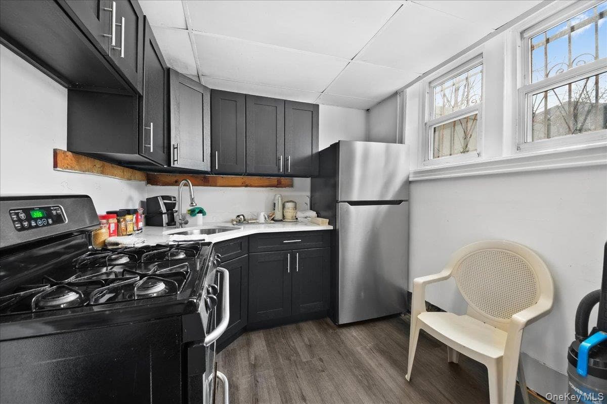 2445 Yates Avenue thumbnail 18