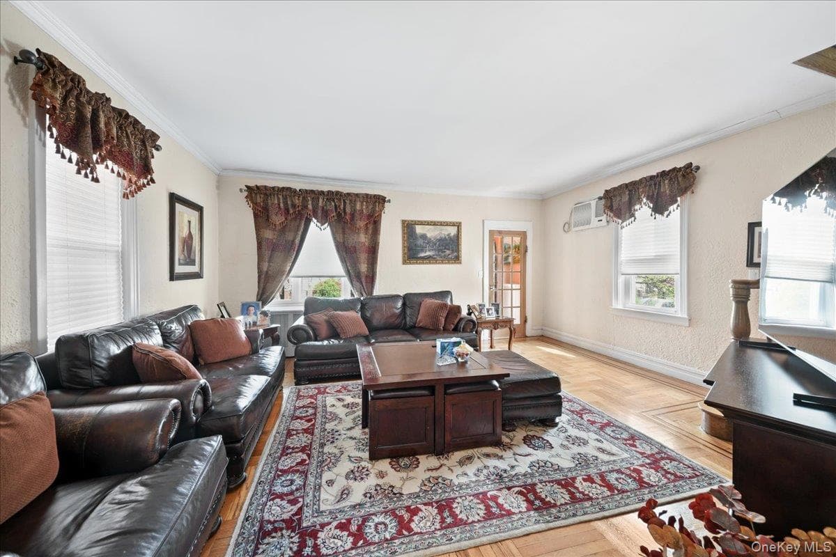 2445 Yates Avenue thumbnail 9