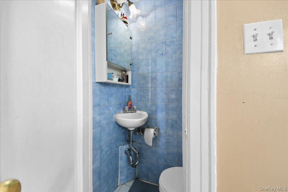 2445 Yates Avenue thumbnail 20