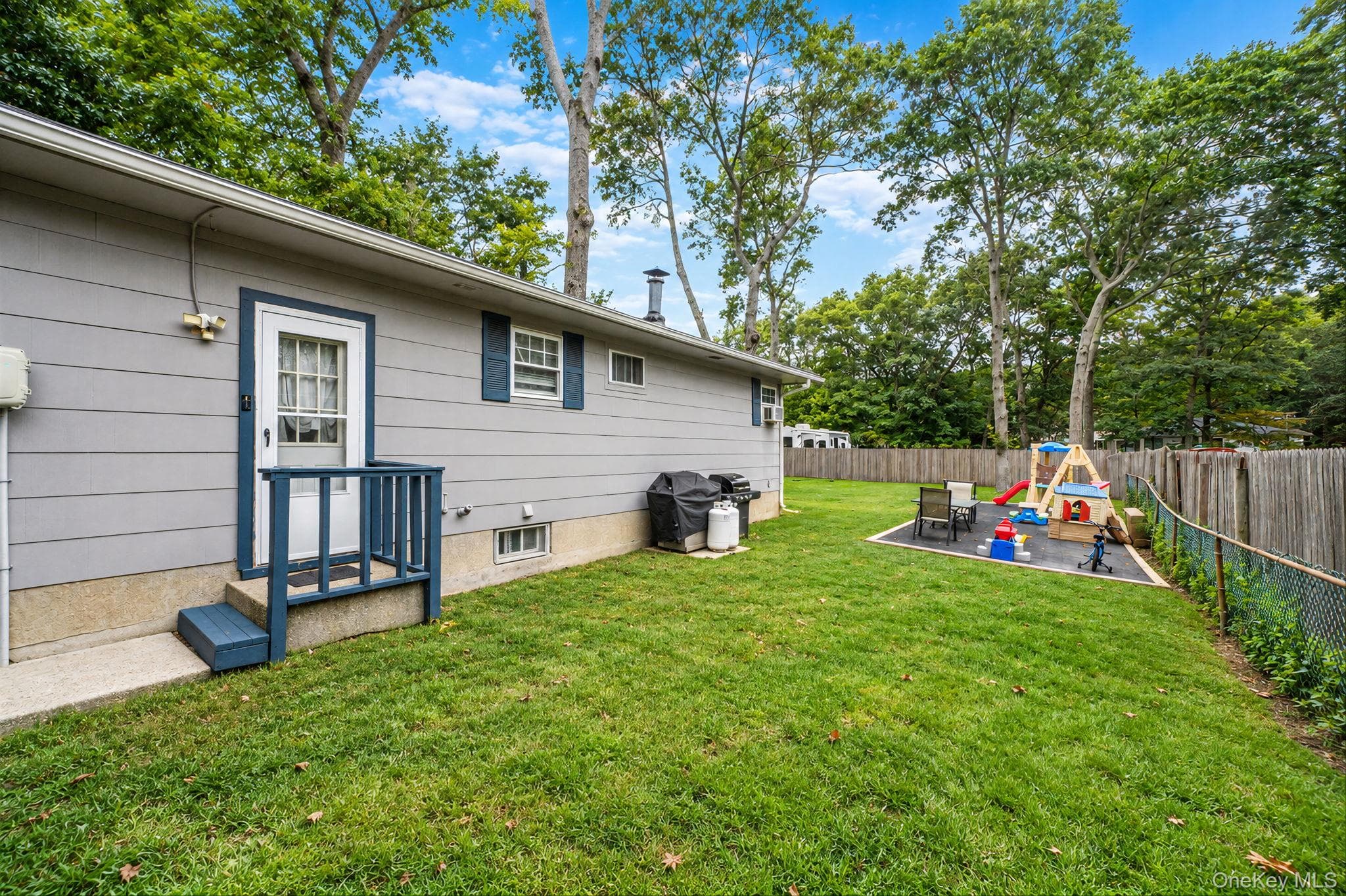 129 Shinnecock Avenue thumbnail 3