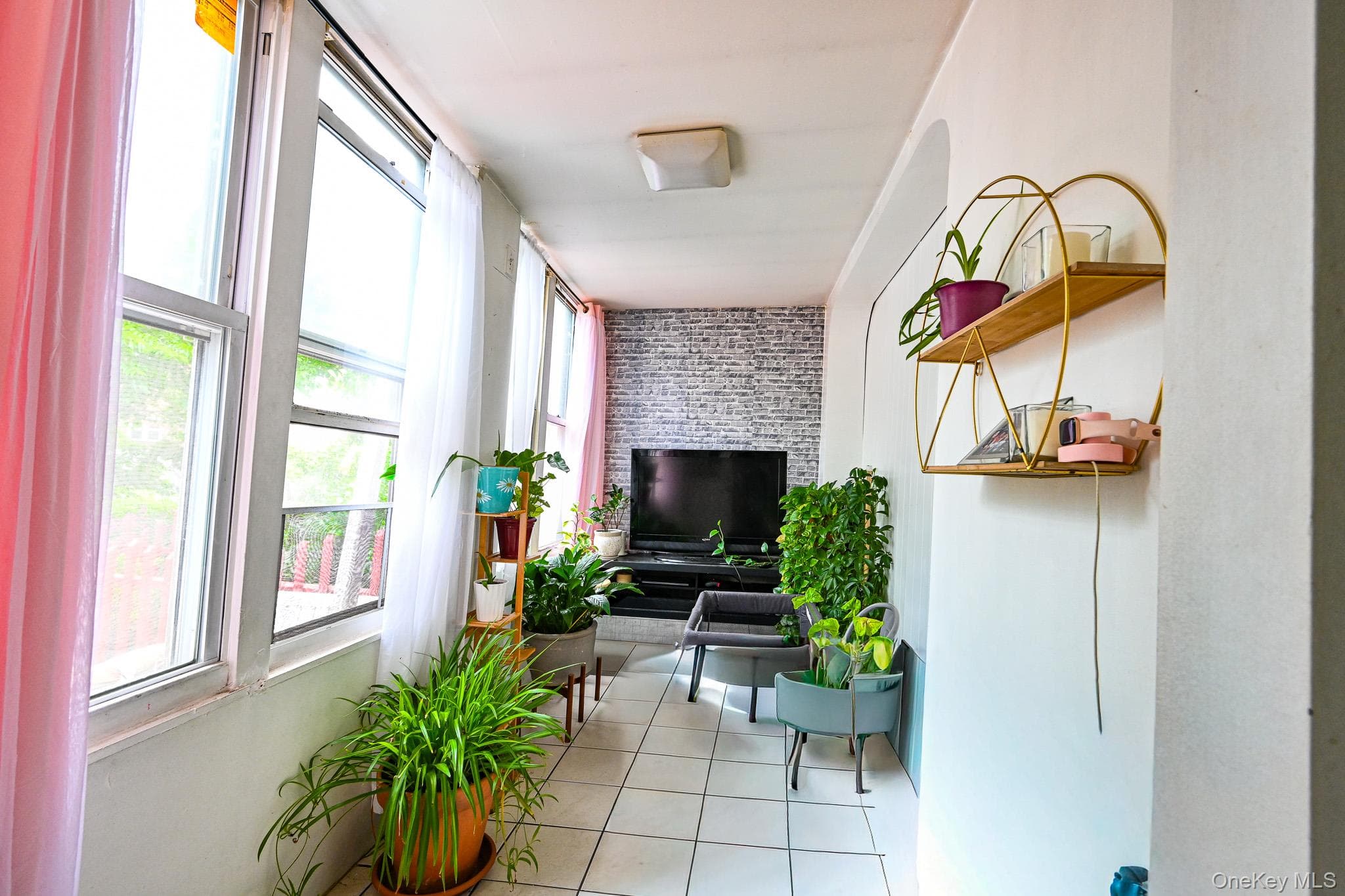 1738 Melville Street thumbnail 4