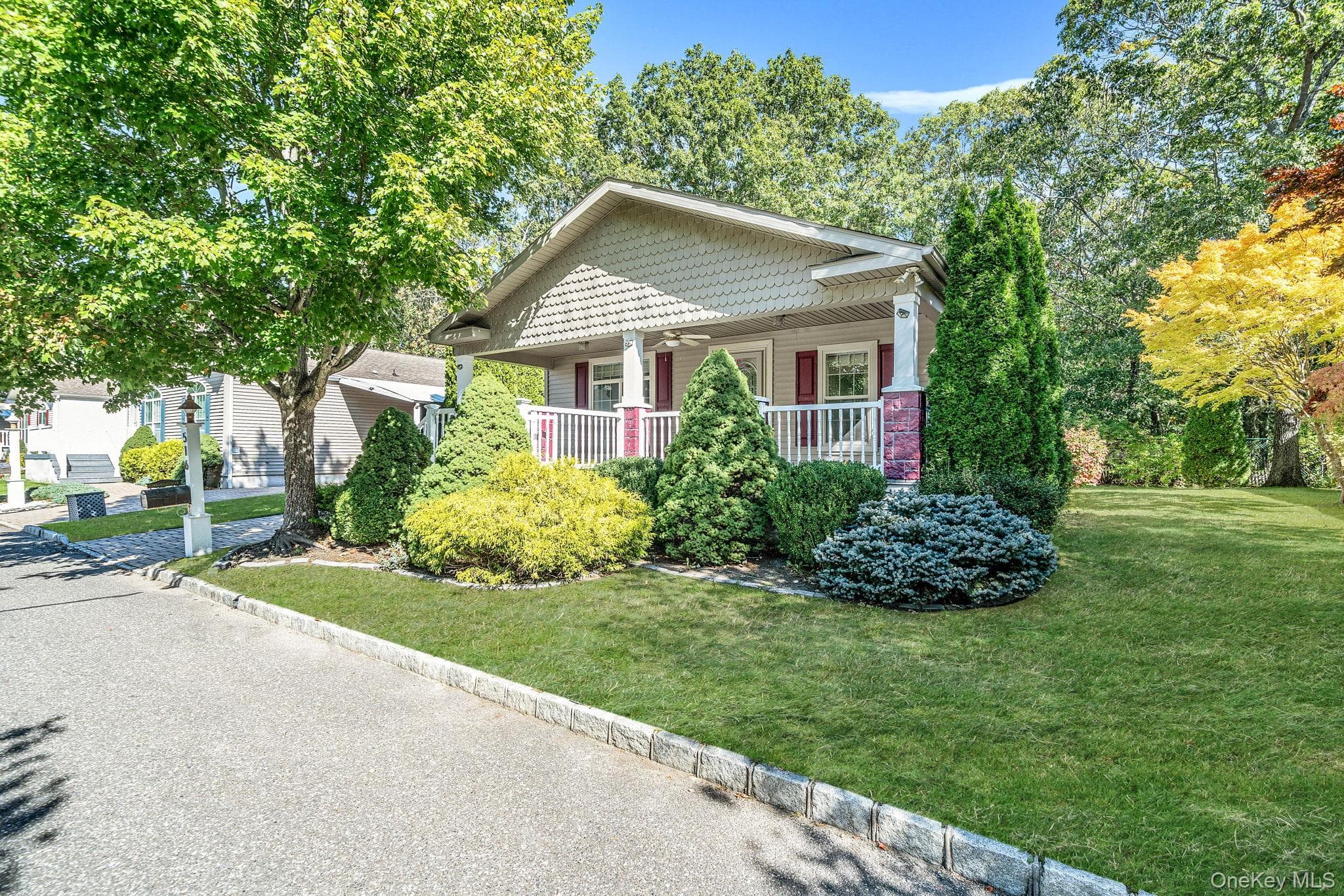 1661 Old Country Road Unit: 516, Riverhead