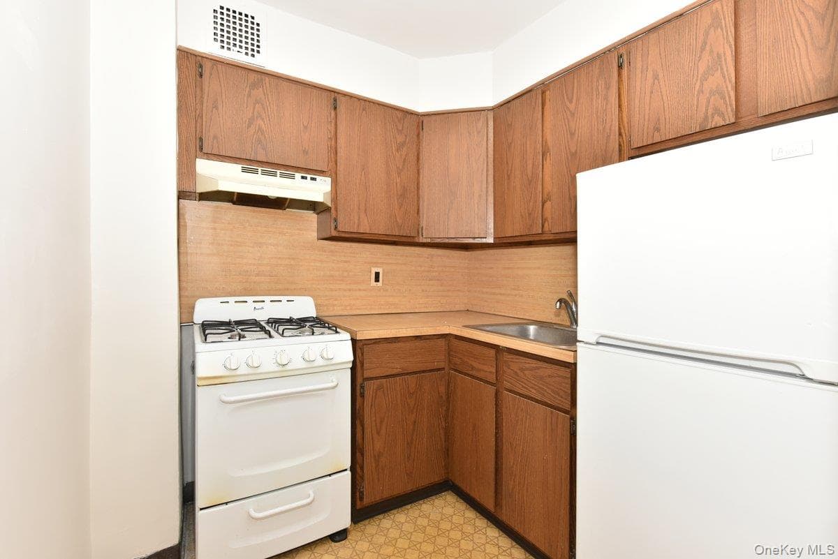 4 Birchwood Court Unit: 2P thumbnail 4