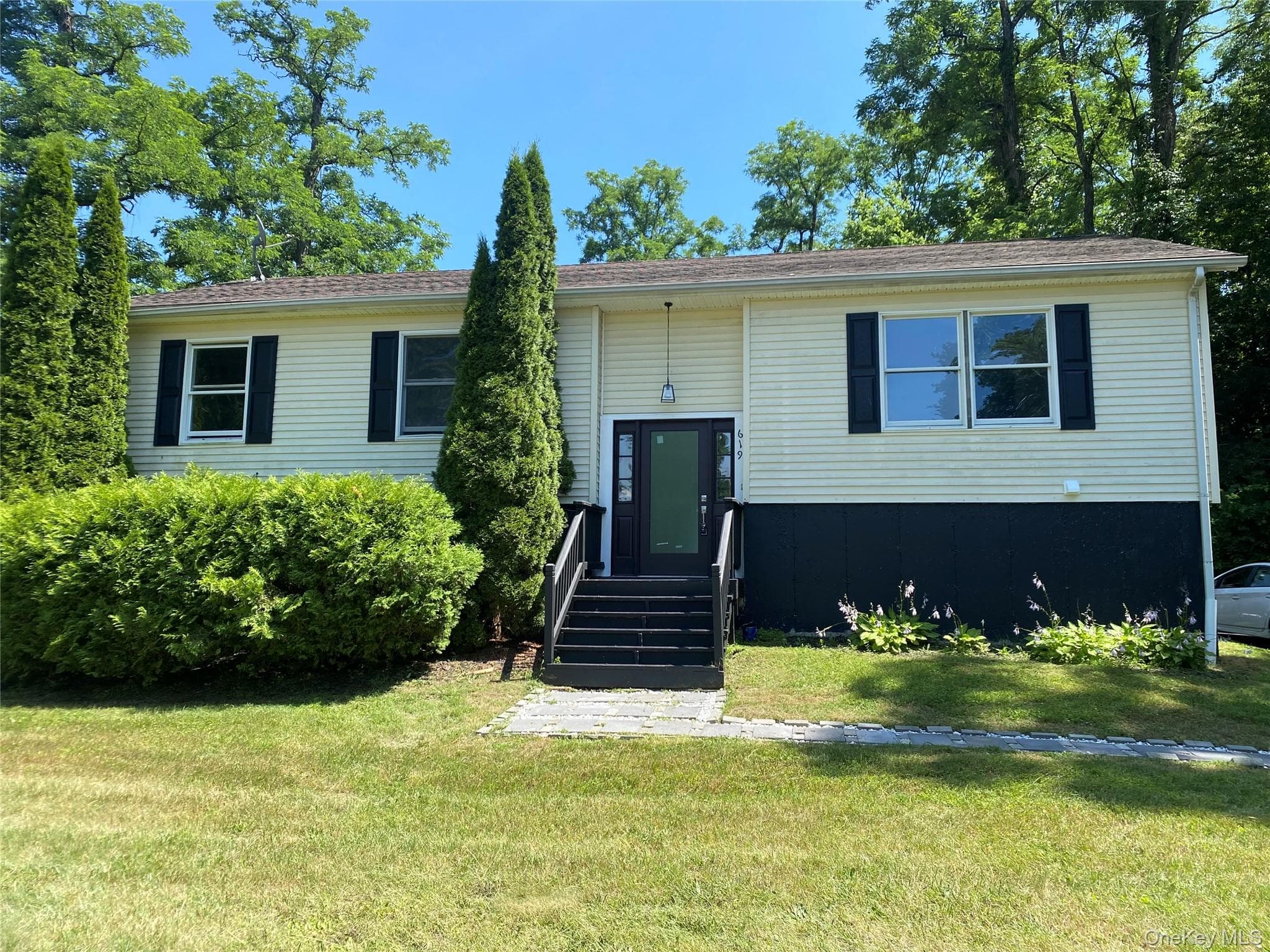 619 Creekside Road photo 1