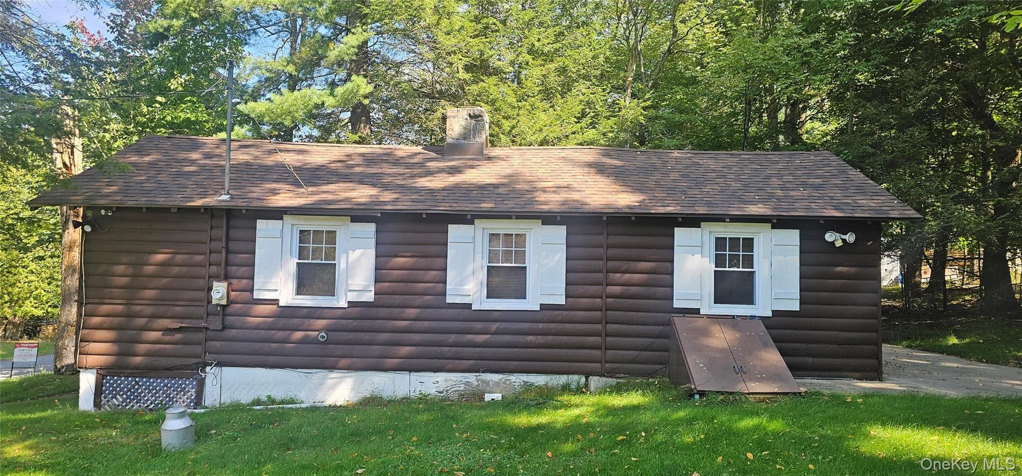 33 W Delaware Place, Bethel