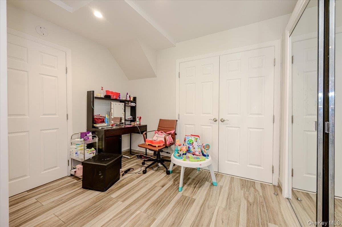 2406 Tiemann Avenue thumbnail 20