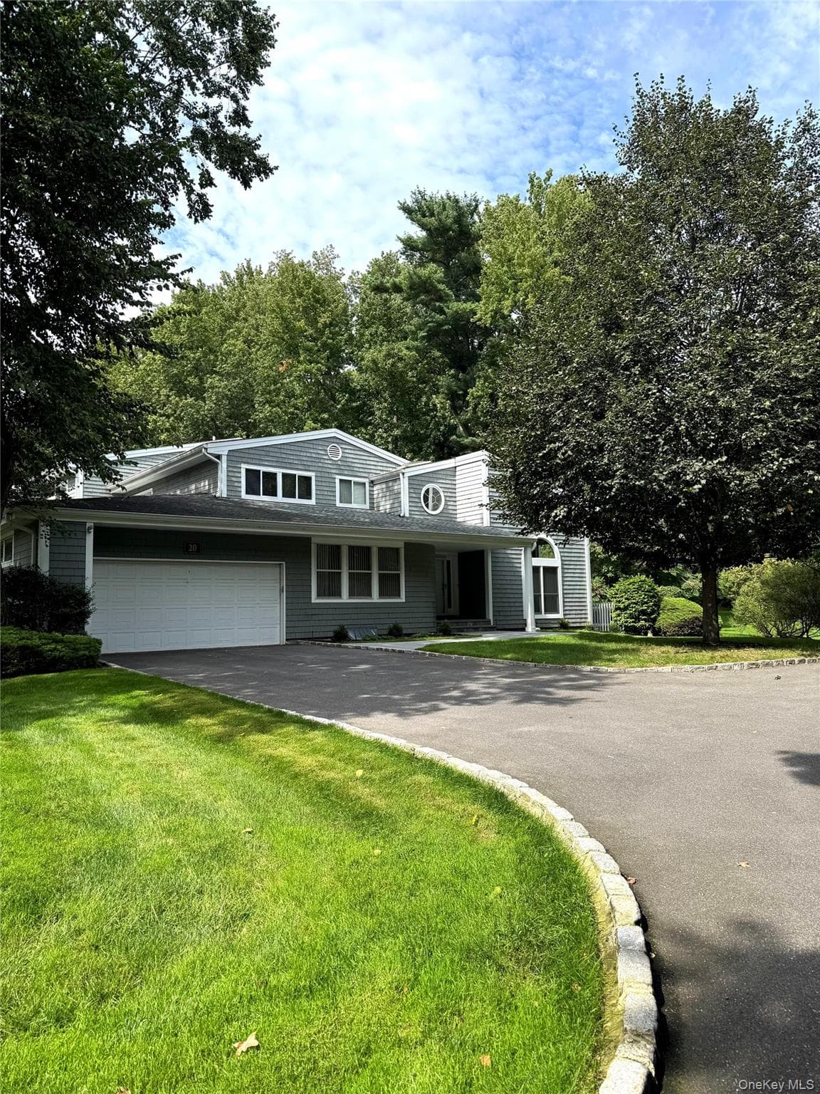 20 Tiffany Circle Unit: 20, Manhasset